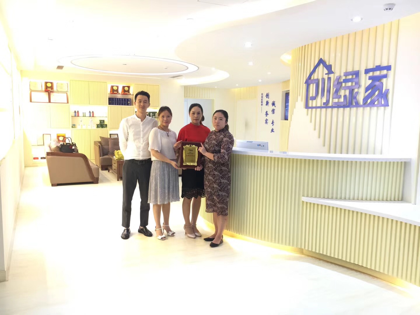 熱烈祝賀賀總團隊簽約創(chuàng)綠家重慶市區(qū)級代理！