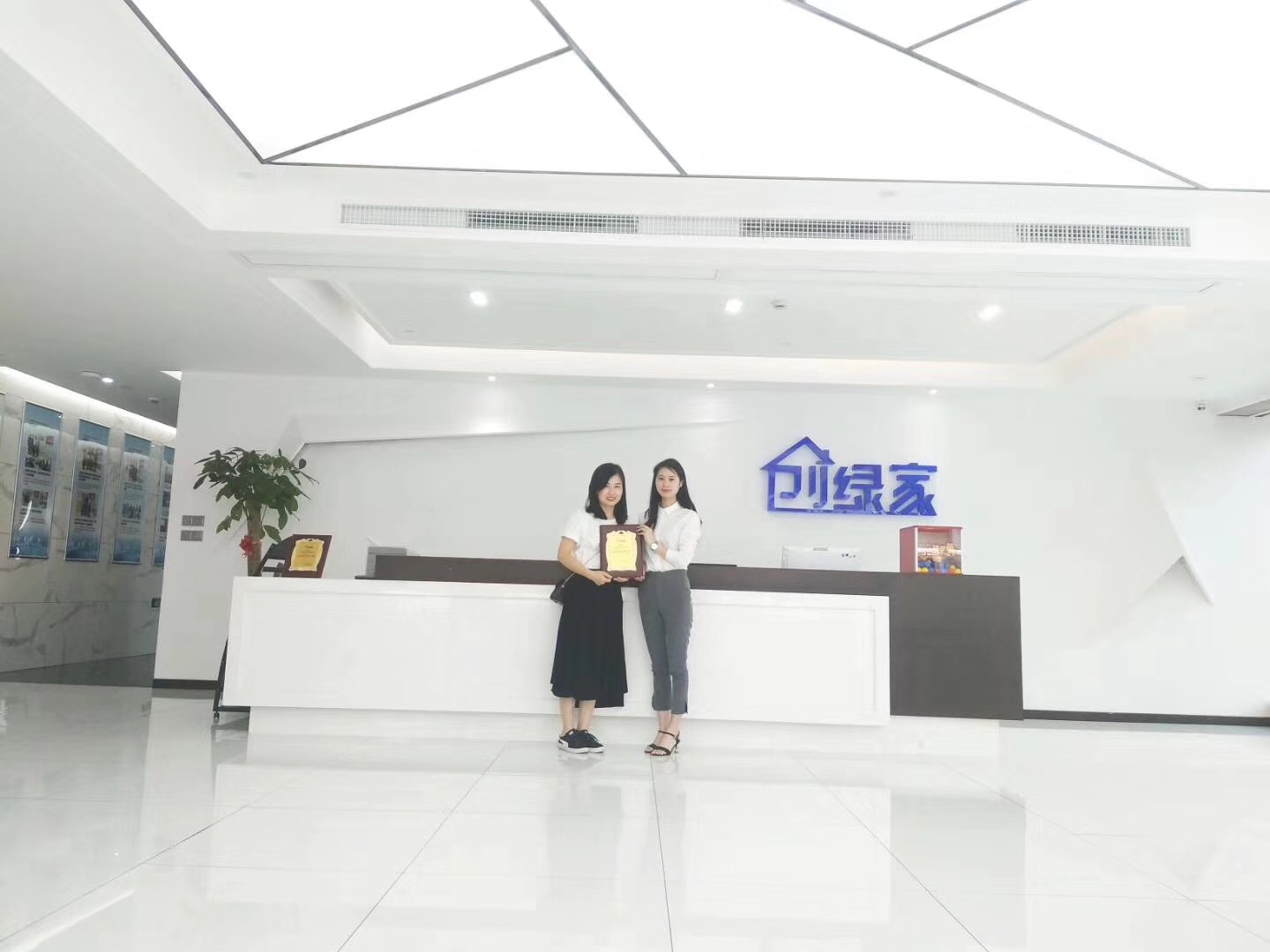熱烈祝賀姚總、張總夫婦簽約創綠家揚州市區級代理！
