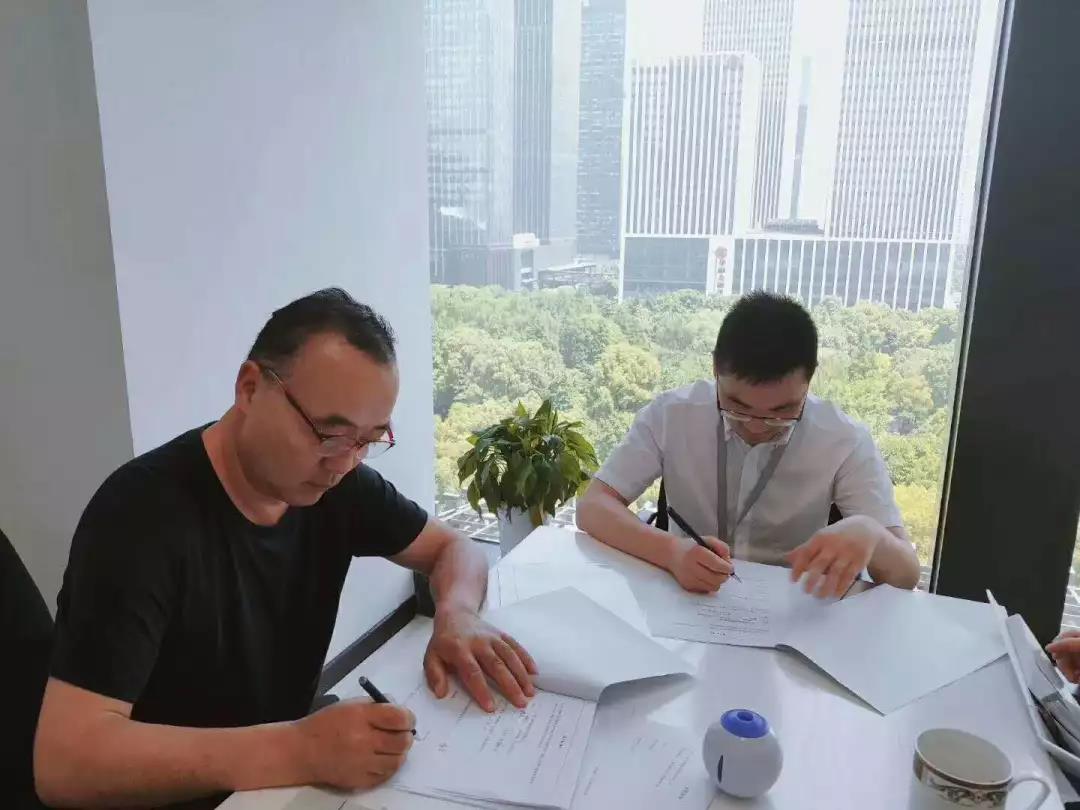 熱烈祝賀徐總簽約創綠家淮南市區級代理！